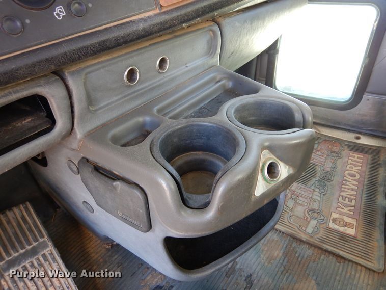 image for item DK4455 2005 Kenworth W900  semi truck