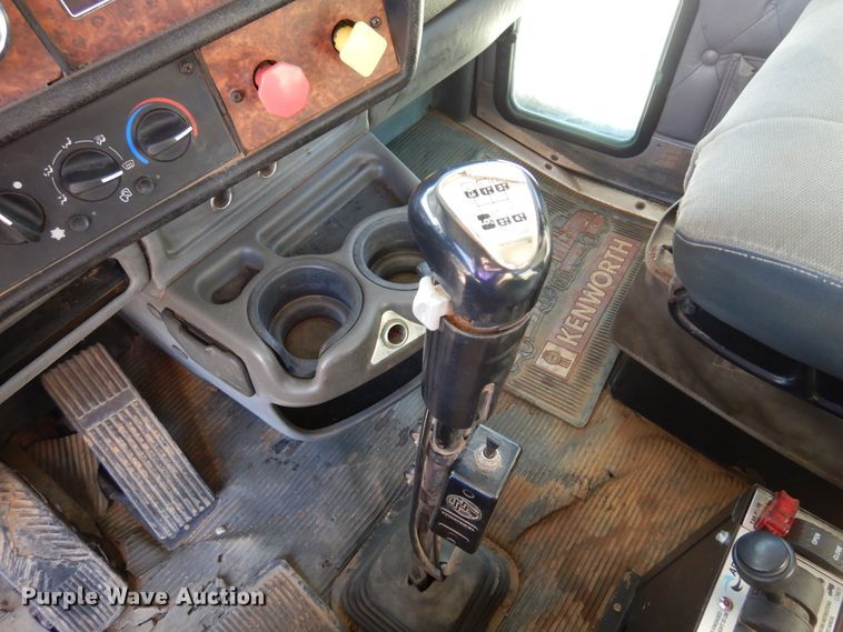 image for item DK4455 2005 Kenworth W900  semi truck