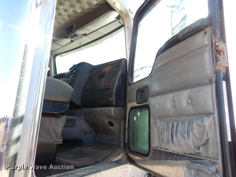 image for item DK4455 2005 Kenworth W900  semi truck