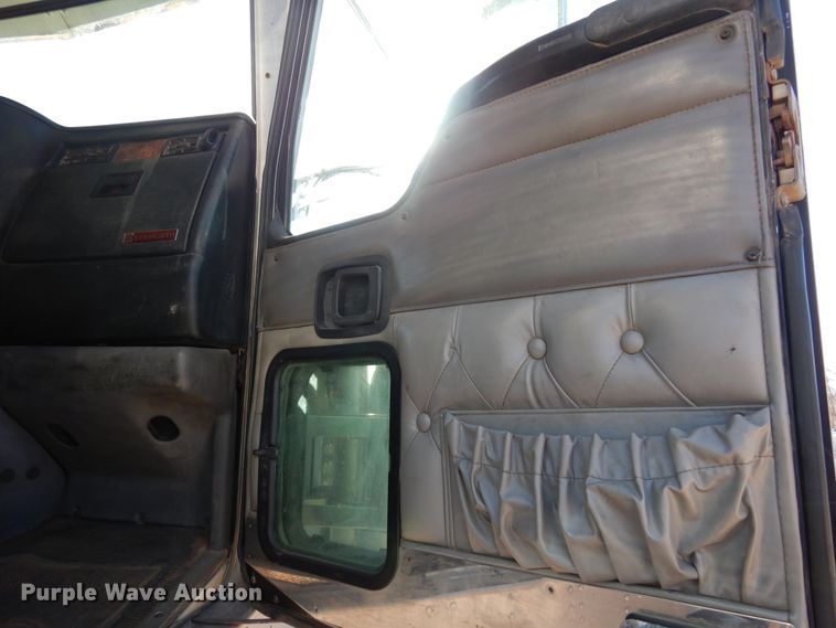 image for item DK4455 2005 Kenworth W900  semi truck