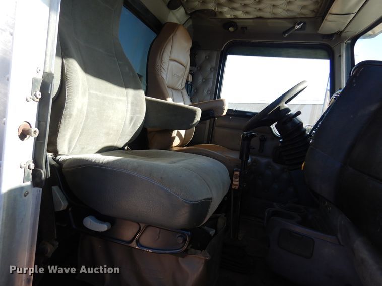 image for item DK4455 2005 Kenworth W900  semi truck