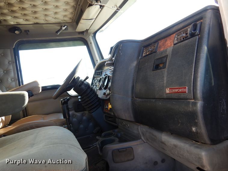 image for item DK4455 2005 Kenworth W900  semi truck