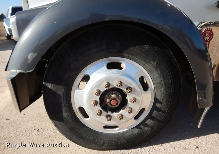 image for item DK4455 2005 Kenworth W900  semi truck