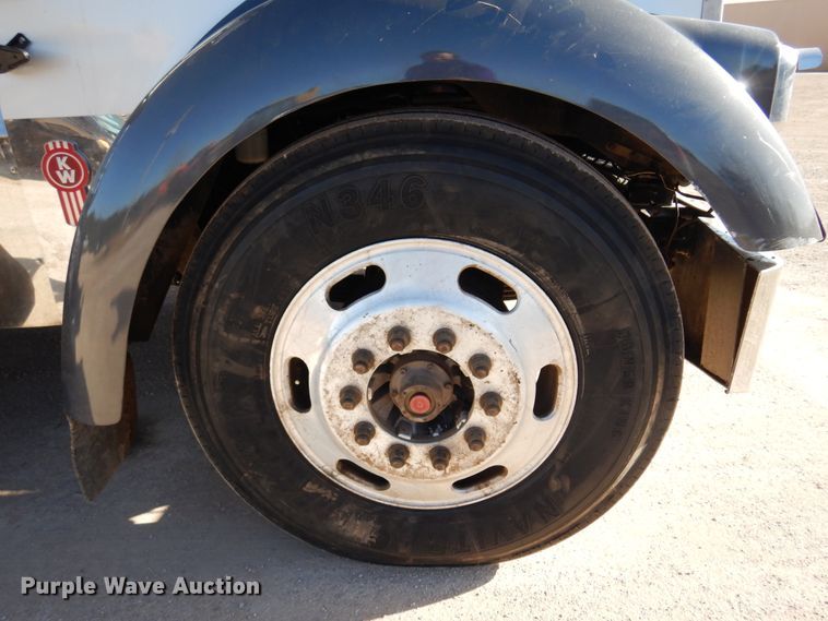 image for item DK4455 2005 Kenworth W900  semi truck