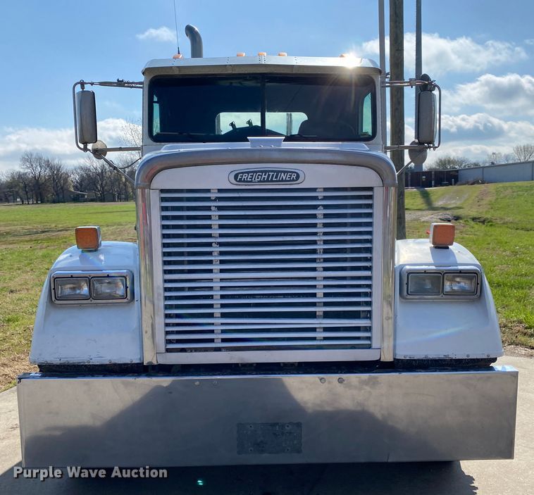 image for item DM4034 2000 Freightliner FLD120SD  semi truck