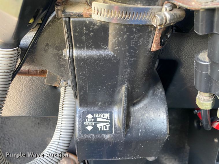 image for item DM4034 2000 Freightliner FLD120SD  semi truck