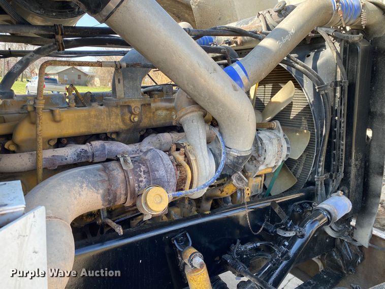 image for item DM4034 2000 Freightliner FLD120SD  semi truck