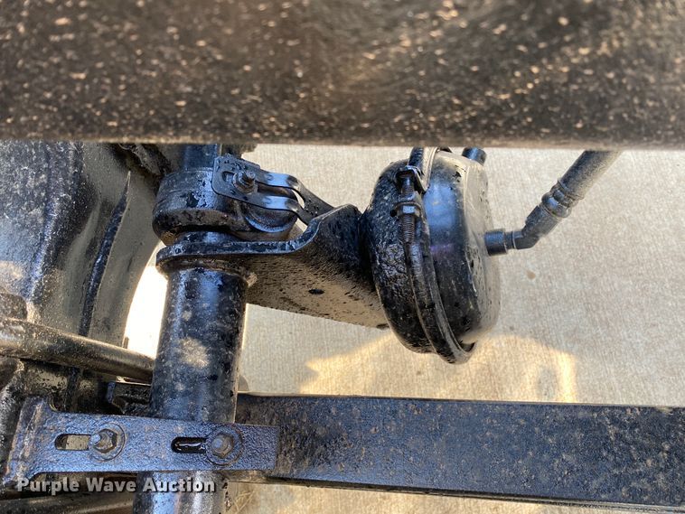 image for item DM4034 2000 Freightliner FLD120SD  semi truck