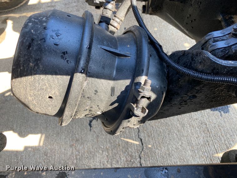 image for item DM4034 2000 Freightliner FLD120SD  semi truck