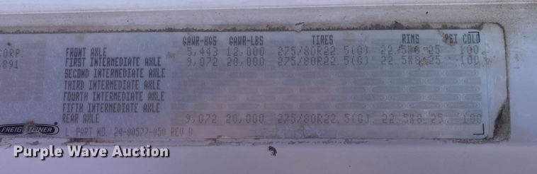 image for item DM4034 2000 Freightliner FLD120SD  semi truck