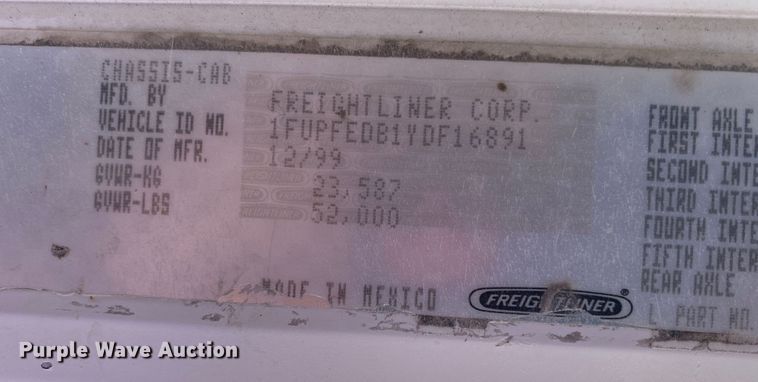 image for item DM4034 2000 Freightliner FLD120SD  semi truck