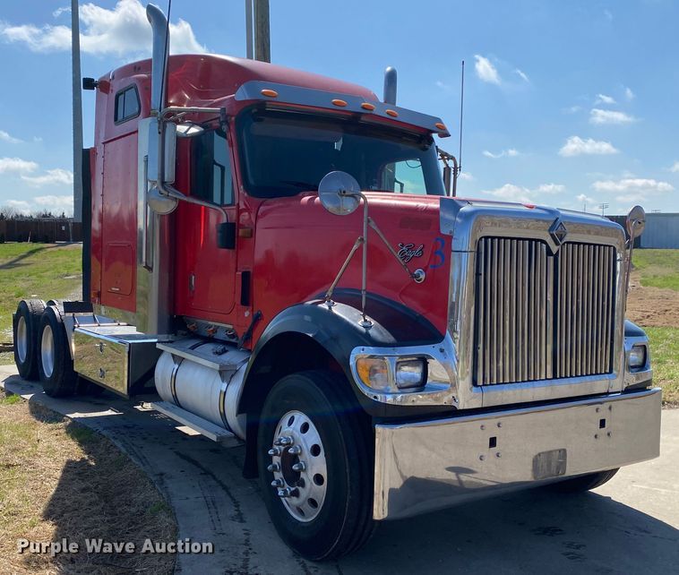 image for item DM4036 2005 International 9900i  semi truck