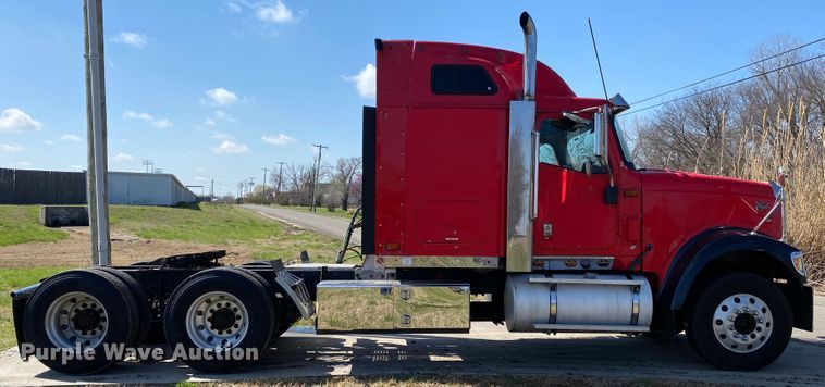 image for item DM4036 2005 International 9900i  semi truck