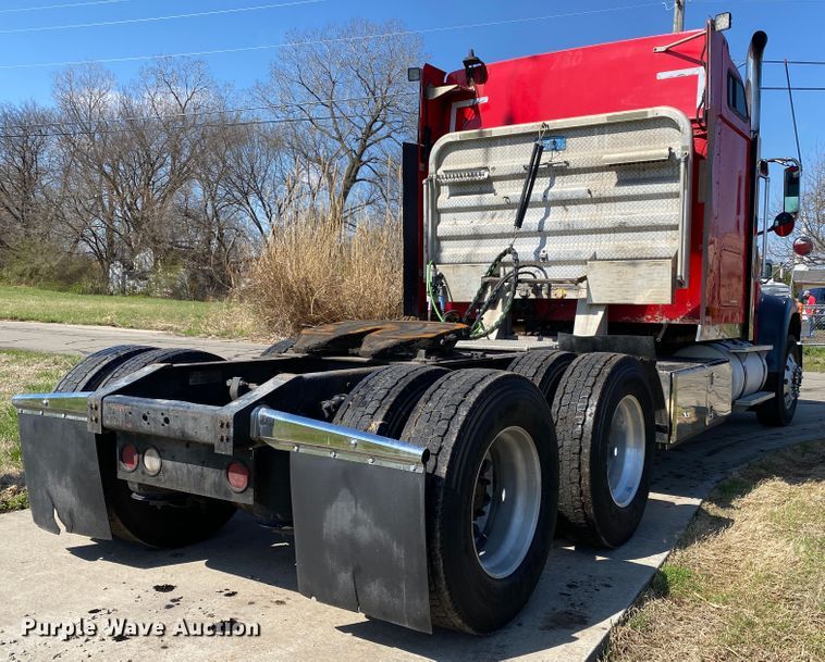 image for item DM4036 2005 International 9900i  semi truck