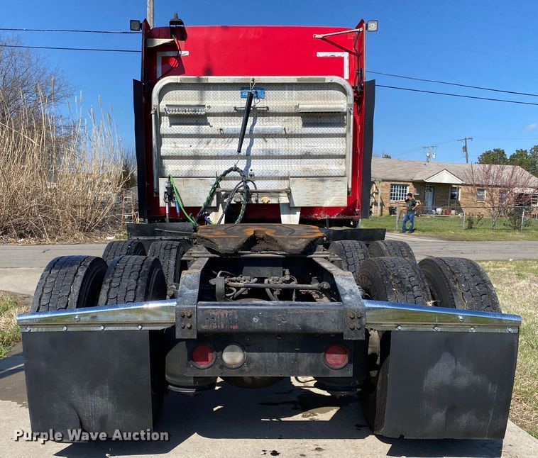 image for item DM4036 2005 International 9900i  semi truck