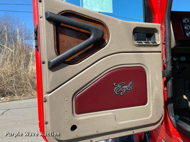 image for item DM4036 2005 International 9900i  semi truck