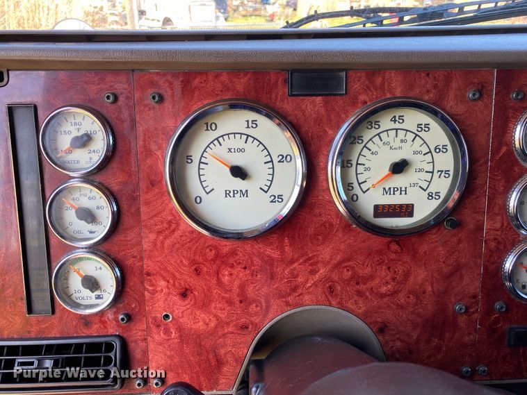 image for item DM4036 2005 International 9900i  semi truck