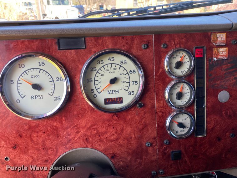 image for item DM4036 2005 International 9900i  semi truck