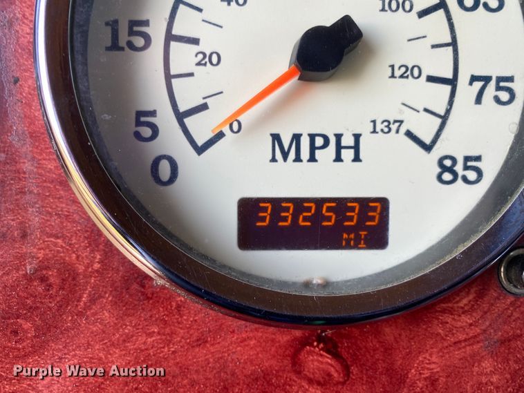 image for item DM4036 2005 International 9900i  semi truck