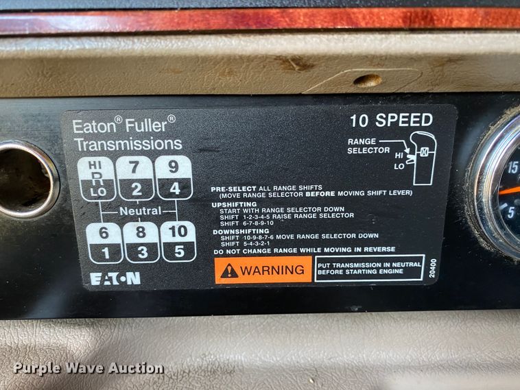 image for item DM4036 2005 International 9900i  semi truck