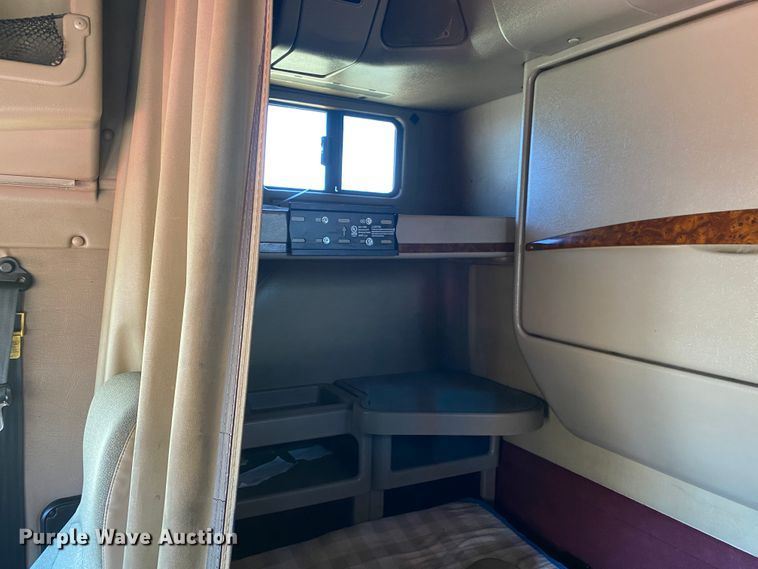 image for item DM4036 2005 International 9900i  semi truck