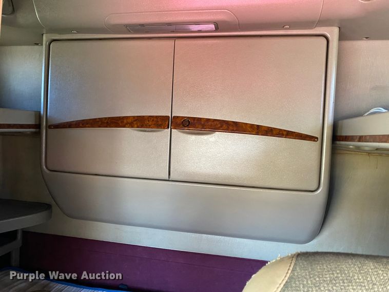 image for item DM4036 2005 International 9900i  semi truck