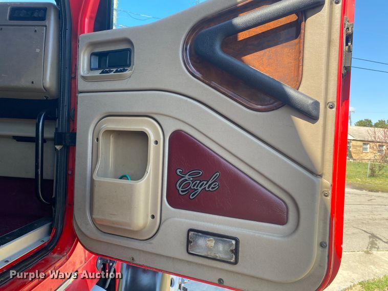 image for item DM4036 2005 International 9900i  semi truck