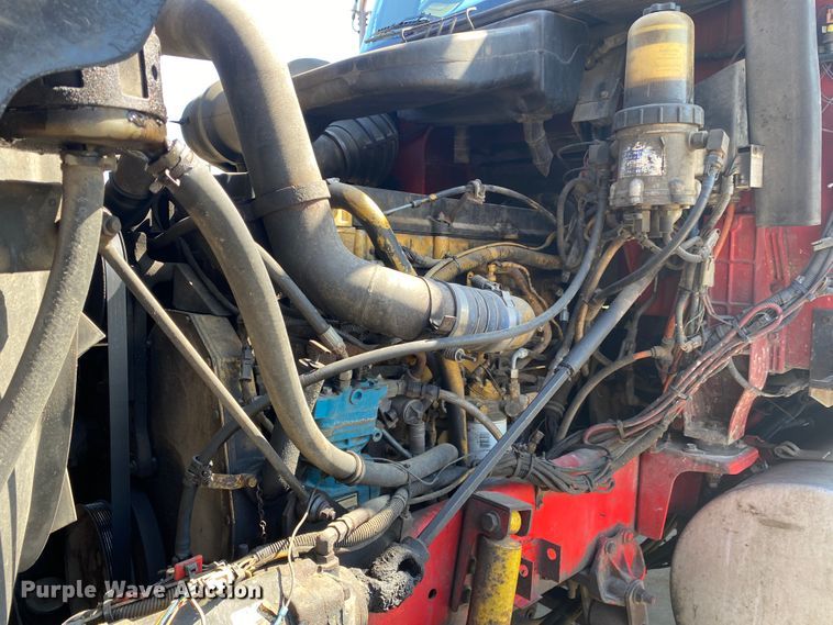 image for item DM4036 2005 International 9900i  semi truck