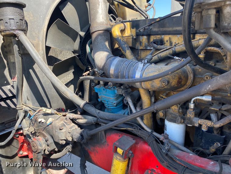 image for item DM4036 2005 International 9900i  semi truck