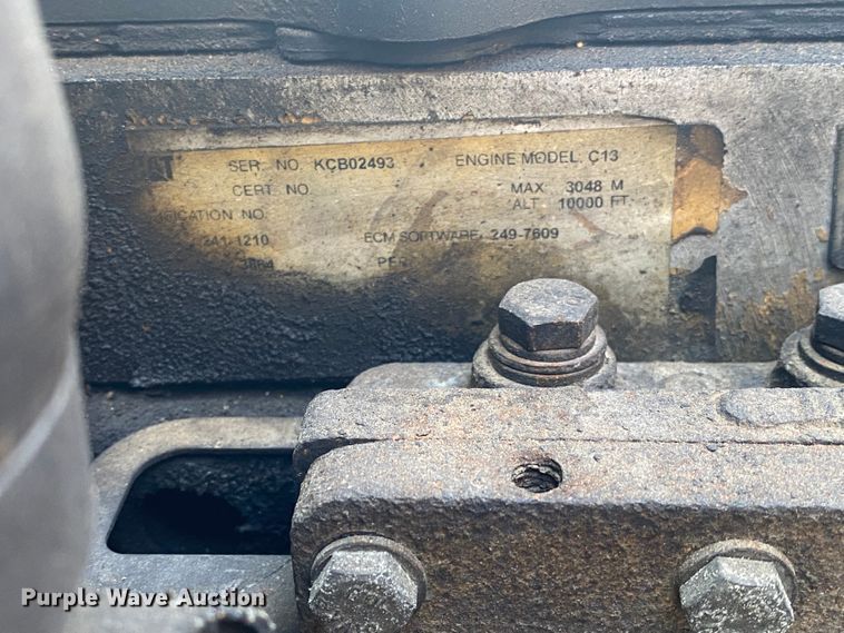 image for item DM4036 2005 International 9900i  semi truck