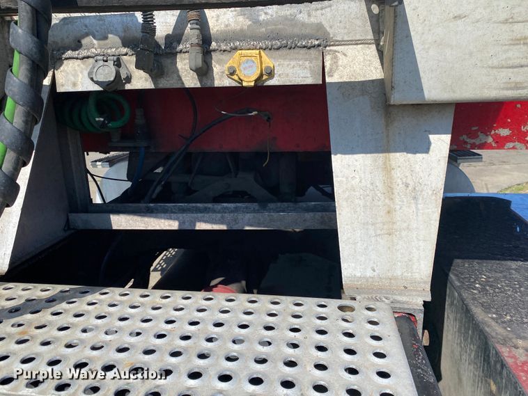 image for item DM4036 2005 International 9900i  semi truck