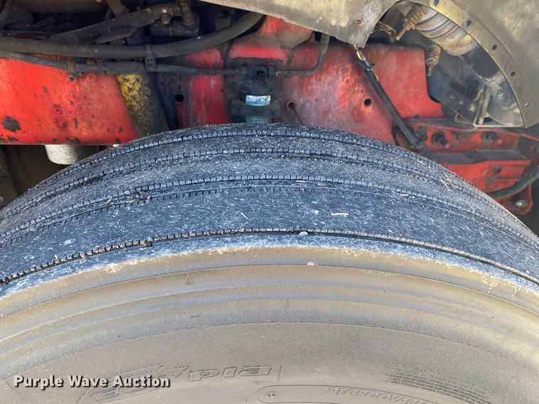 image for item DM4036 2005 International 9900i  semi truck