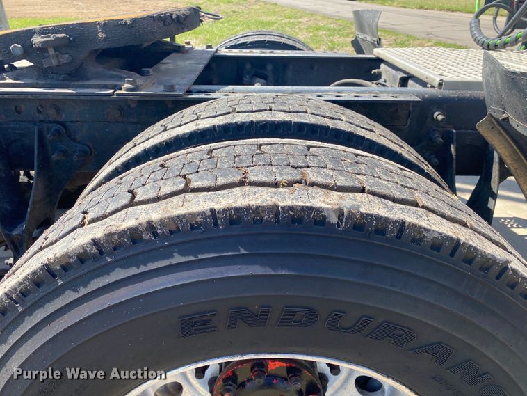 image for item DM4036 2005 International 9900i  semi truck