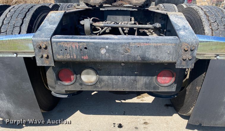 image for item DM4036 2005 International 9900i  semi truck