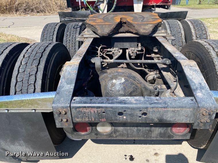 image for item DM4036 2005 International 9900i  semi truck