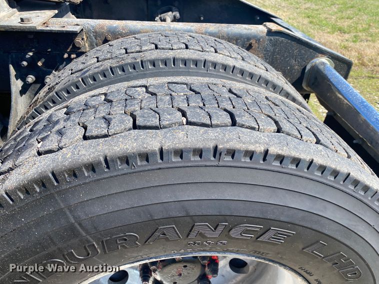 image for item DM4036 2005 International 9900i  semi truck