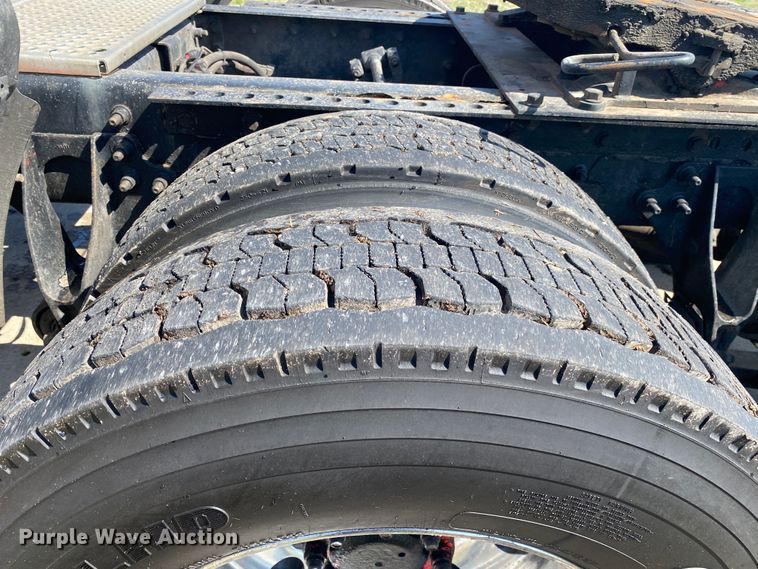 image for item DM4036 2005 International 9900i  semi truck