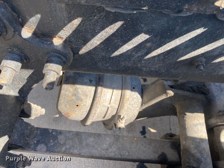 image for item DM4036 2005 International 9900i  semi truck