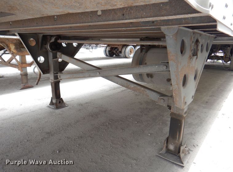 image for item DM6132 2006 Utility 300R  refrigerated van trailer