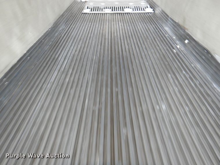 image for item DM6132 2006 Utility 300R  refrigerated van trailer