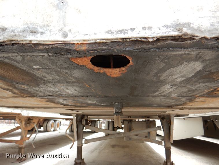 image for item DM6132 2006 Utility 300R  refrigerated van trailer