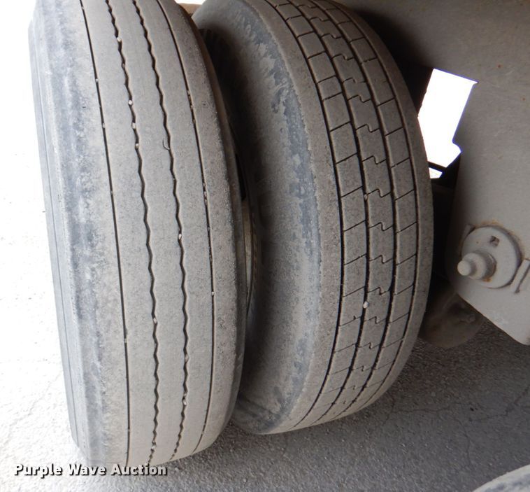 image for item DM6132 2006 Utility 300R  refrigerated van trailer