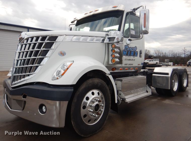 image for item DM7264 2010 International Lonestar  semi truck