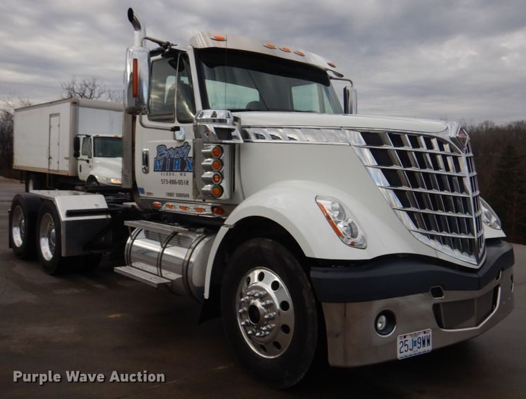 image for item DM7264 2010 International Lonestar  semi truck