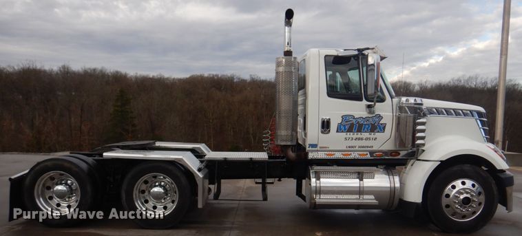 image for item DM7264 2010 International Lonestar  semi truck