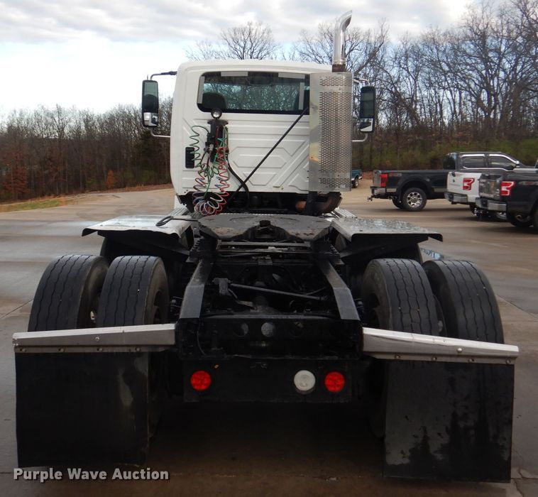 image for item DM7264 2010 International Lonestar  semi truck