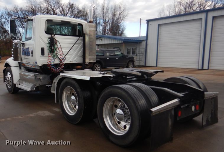 image for item DM7264 2010 International Lonestar  semi truck