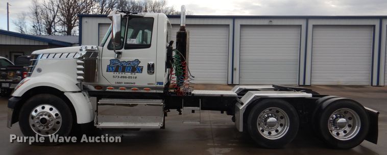 image for item DM7264 2010 International Lonestar  semi truck