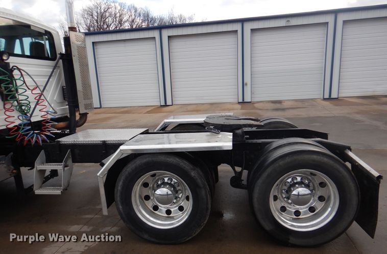 image for item DM7264 2010 International Lonestar  semi truck