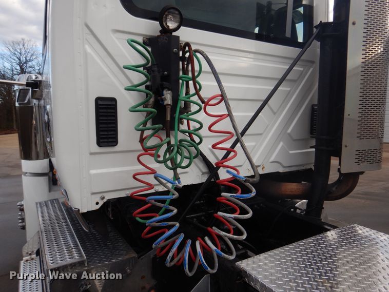 image for item DM7264 2010 International Lonestar  semi truck